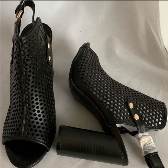 Beston NEW vegan leather, laser cut mule sandals - Picture 5 of 8